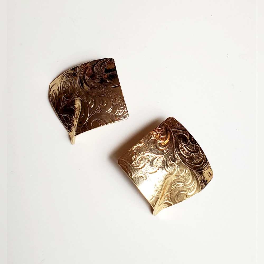 Vintage Statement Patterned Gold Tone Stud Earrin… - image 1